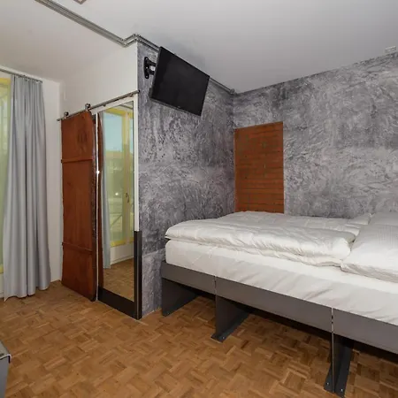 Hotel Self-Checkin Hotel Bs16 Before Bern City Parking Gratis Schüpfen