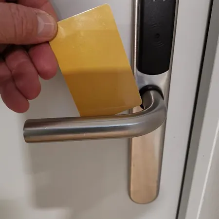 Self-Checkin Hotel Bs16 Before Bern City Parking Gratis 2*